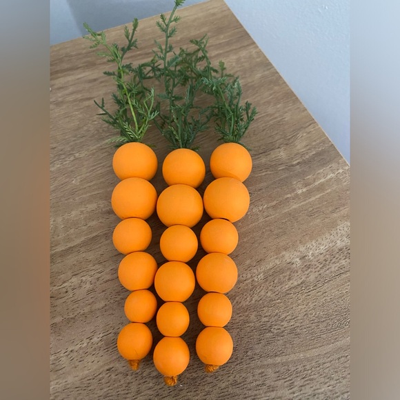Decorative Orange Beaded Carrot Set - Picture 4 of 4